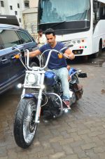 Varun Dhawan at udta Punjab photoshoot on 19th June 2016